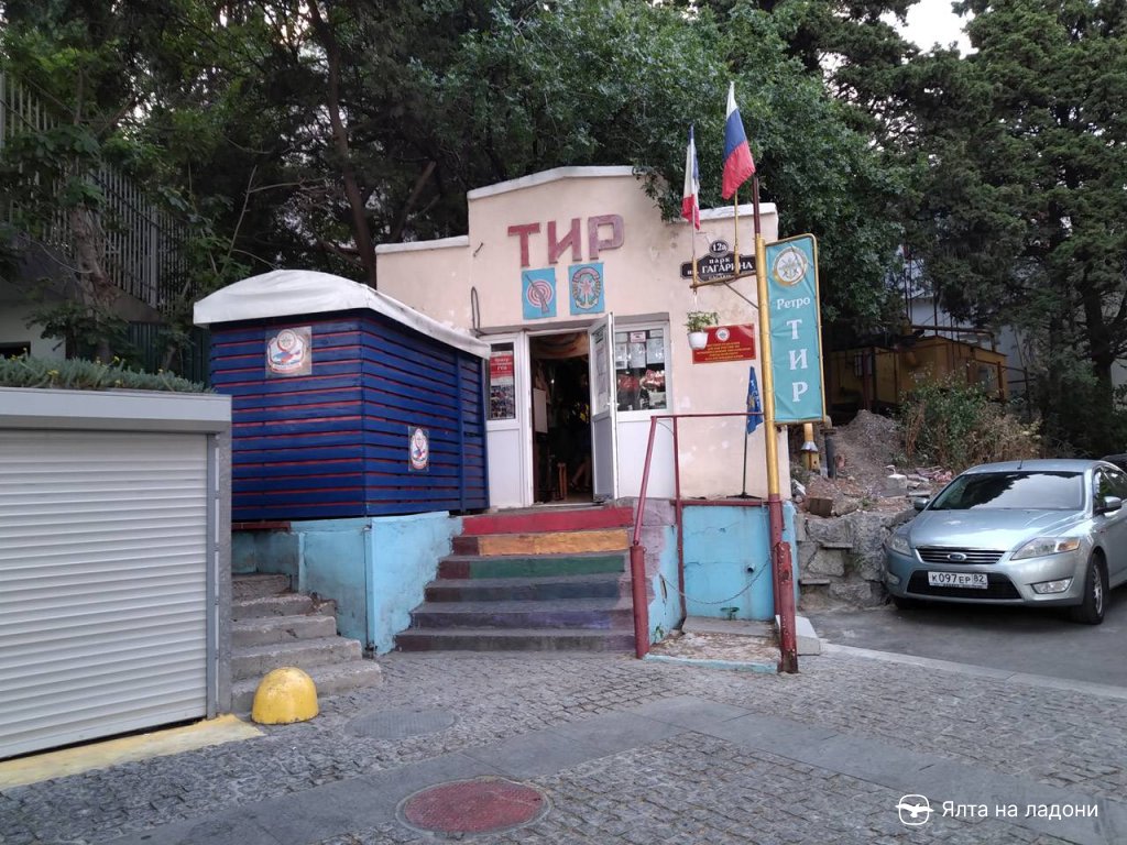 Советский стрелковый тир в Приморском парке Ялты