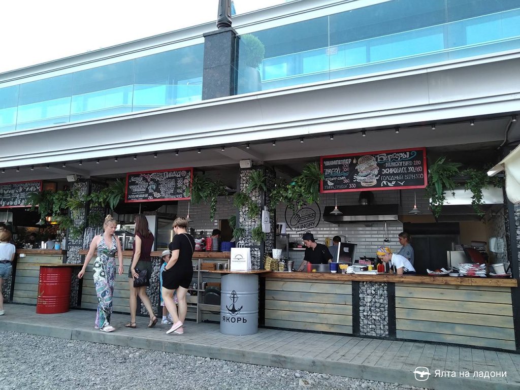 Бургерная «Hungry bird» в Крыму