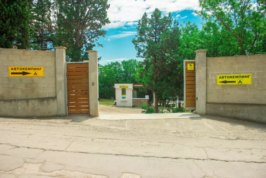 Автокемпинг у аквапарка в Крыму