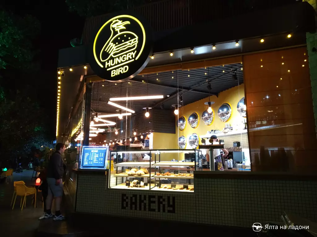 Крафтовый стритфуд «Hungry Bird» в Крыму