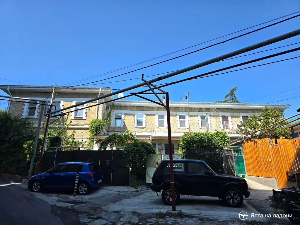 Бывшая пехотная казарма в Ливадии, Виноградная, 6