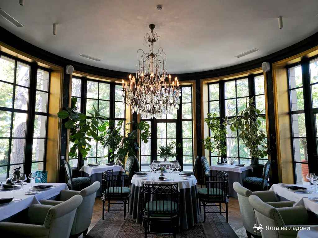 Зал Оранжерея в ресторане Модус в Ялте, посёлок Восход
