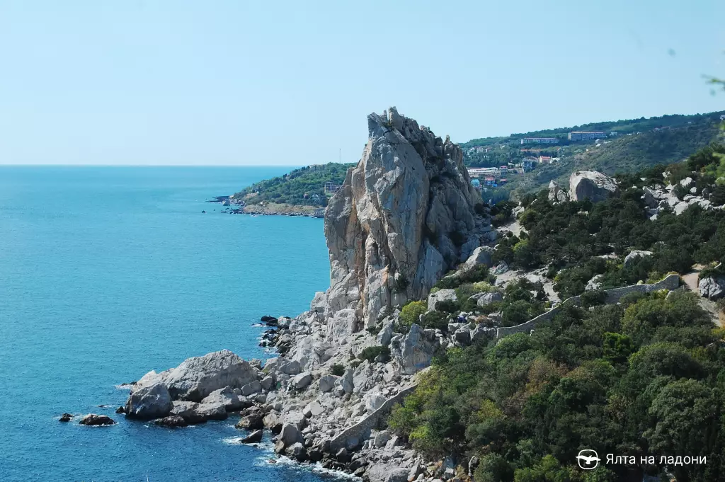 Скала Крыло лебедя в Крыму